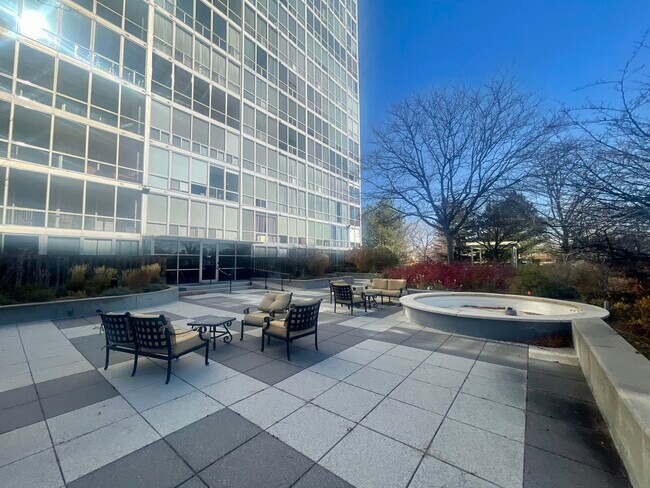 Building Photo - 3100 E Cherry Creek South Dr