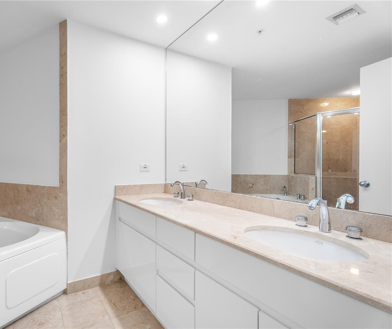 Building Photo - 848 Brickell Key Dr