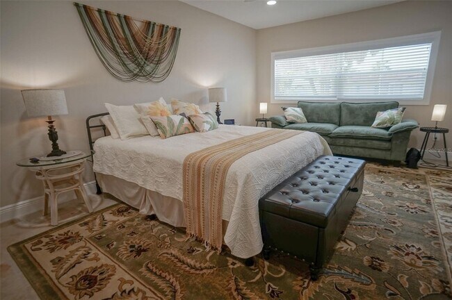 Building Photo - 929 Lantana Ave