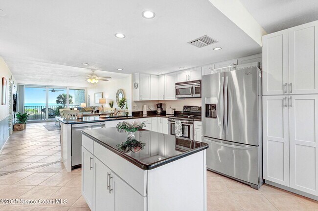 Building Photo - 1101 S Miramar Ave