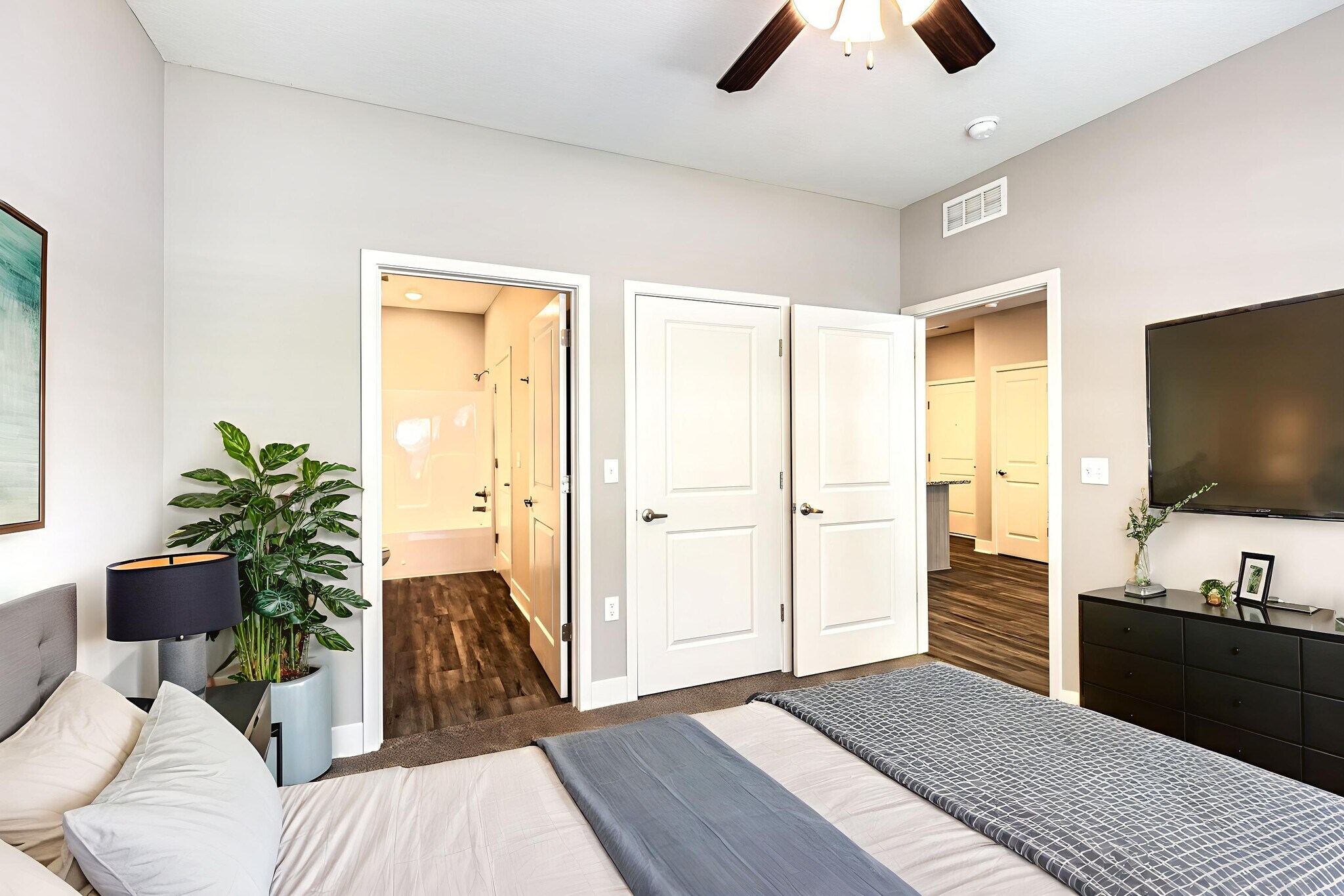 Building Photo - 5620 NE 80th Ter