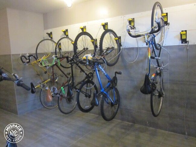 Building Photo - 185 Leonard St