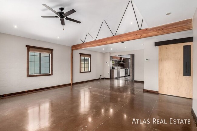 Building Photo - 224 W Montecito Ave