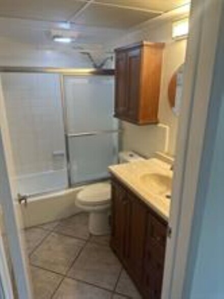 Building Photo - 1152 NW 30th Ct