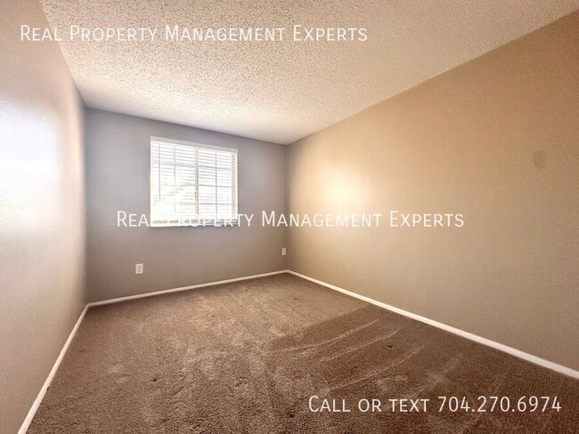 Building Photo - 7526 Holly Grove Ct