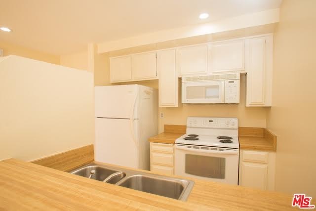Building Photo - 740 N Kings Rd