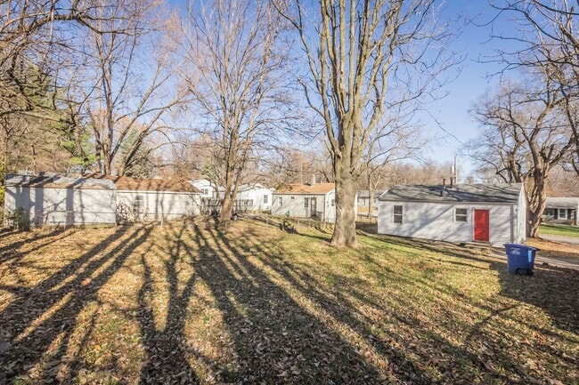 Building Photo - 2-Bedroom, 1-Bathroom Home for Rent