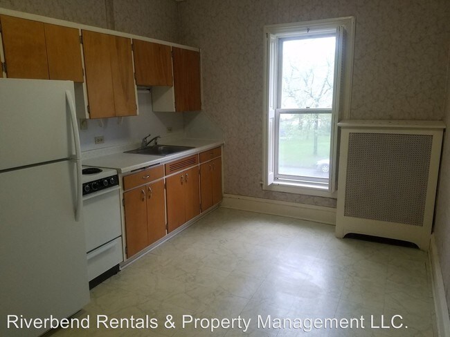 Building Photo - 1103 8th St E