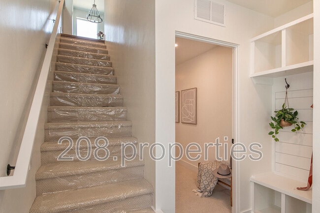 Building Photo - 479 E Violets Cv Ln