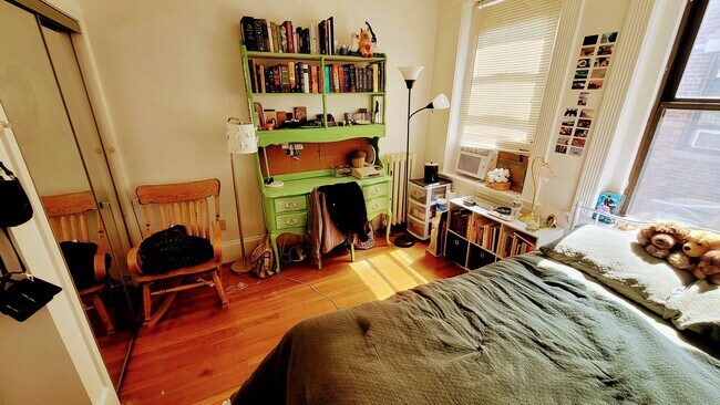 Building Photo - NO FEE!  Perfect Apt for BU Students Near T with Heat and Hot Water Included