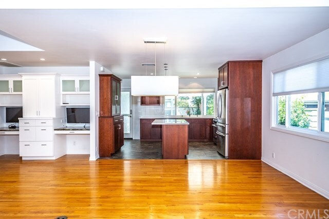 Building Photo - 3367 Roxanne Ave