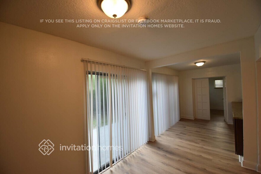 Building Photo - 8841 NW 21st Manor