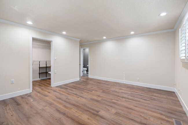 Building Photo - Beautifully remodeled 3-bedroom, 2-bathroo...