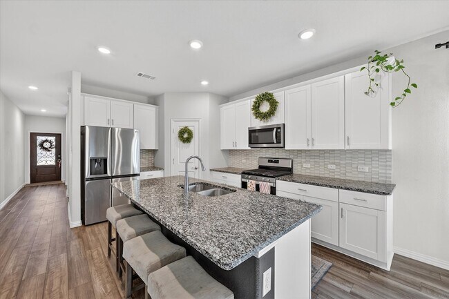 Building Photo - 210 Briarwood Ln