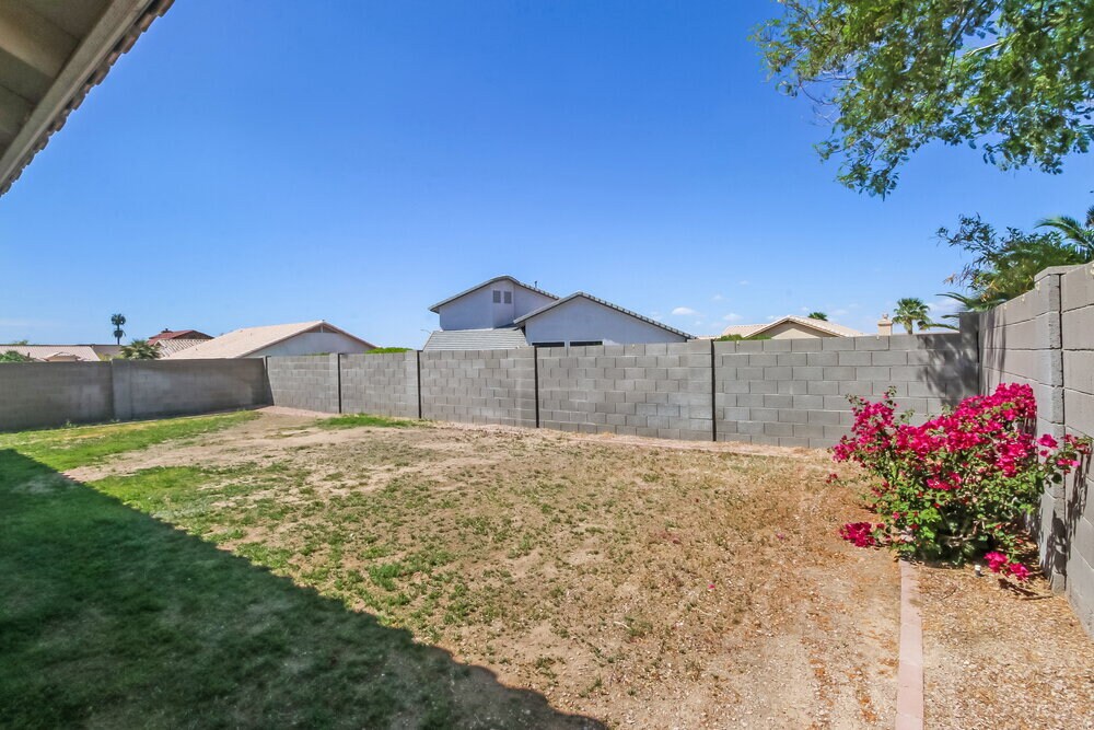 Building Photo - 3032 N Silverado