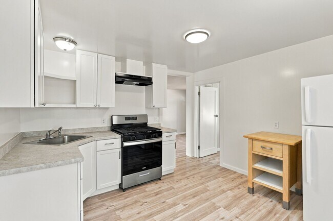Building Photo - 2100 Chanticleer Ave