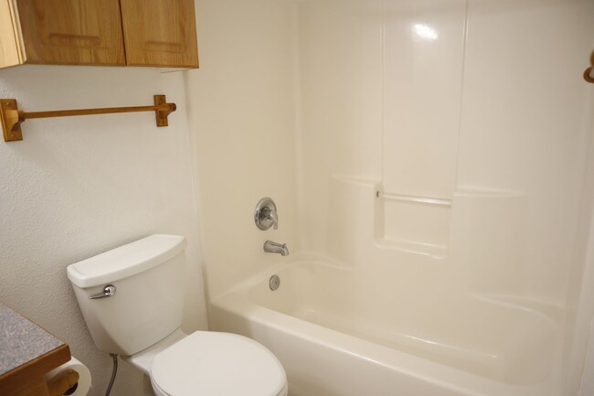 Building Photo - 7218 NE 65th Pl