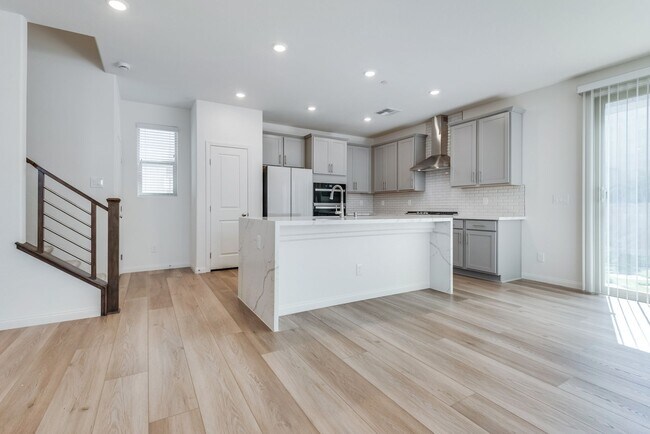 Building Photo - Highly upgraded, spacious, 4 bedroom home ...