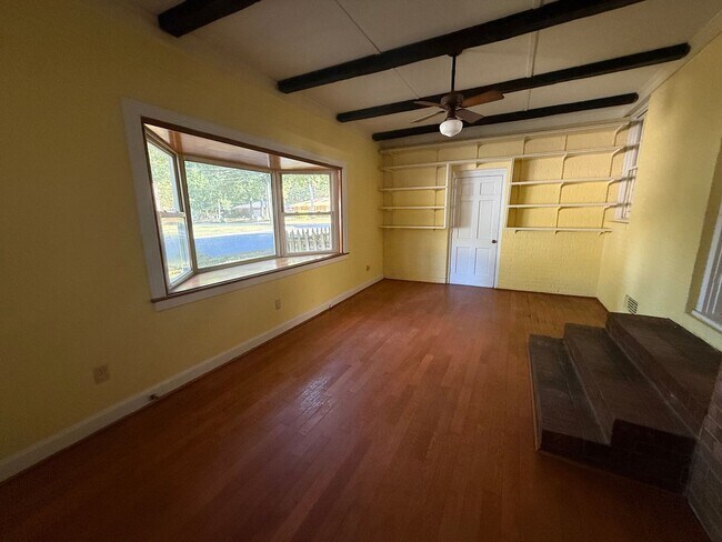 Building Photo - 1300 Dogwood Ln NW