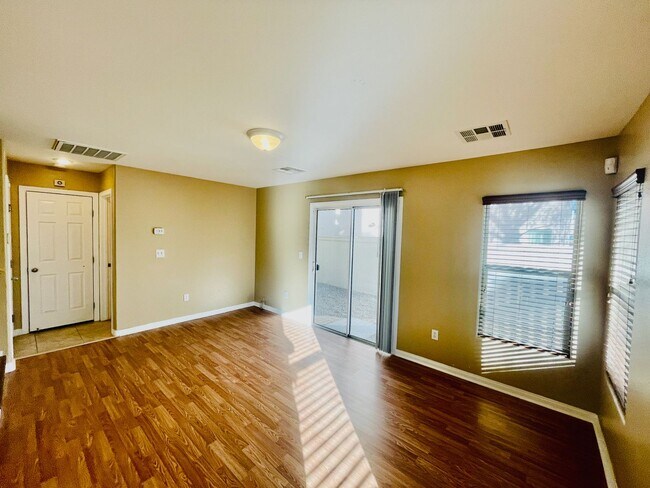 Building Photo - Open Design Plan 3 Bd + Office, 3 bth, New Floors, New paint!