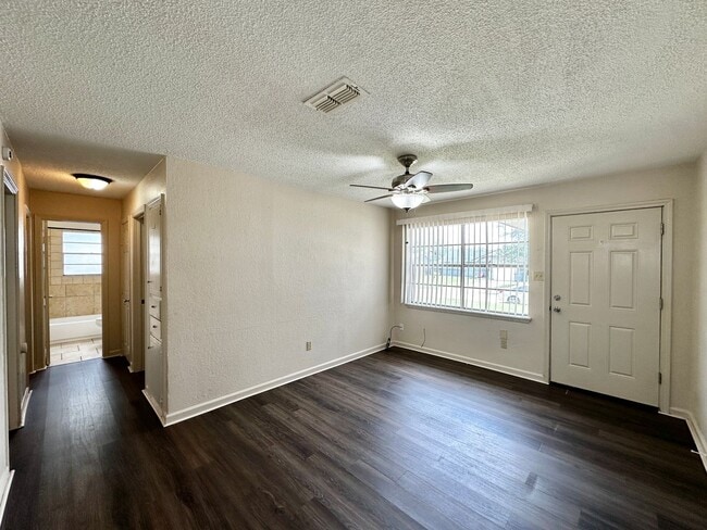Building Photo - 3 Bedroom