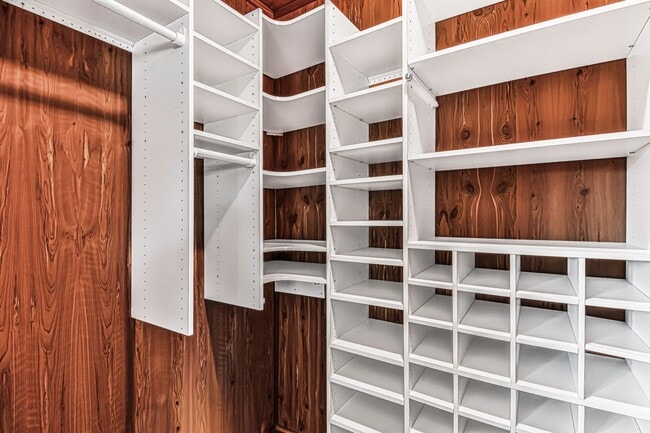 Building Photo - Expansive Three-Bedroom Home with Front and Back Yard in Long Beach AVAILABLE NOW