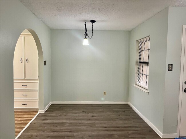 Building Photo - 1407 14th Ave N