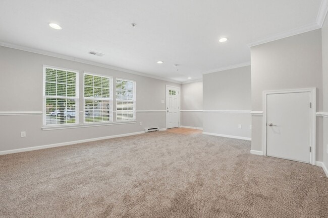 Building Photo - 2305 Pointe View Dr