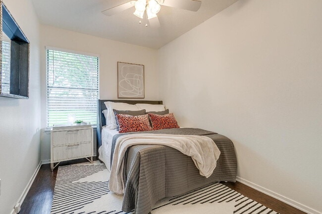 Building Photo - Charming 2-Bed Duplex in Heart of Fort Worth!