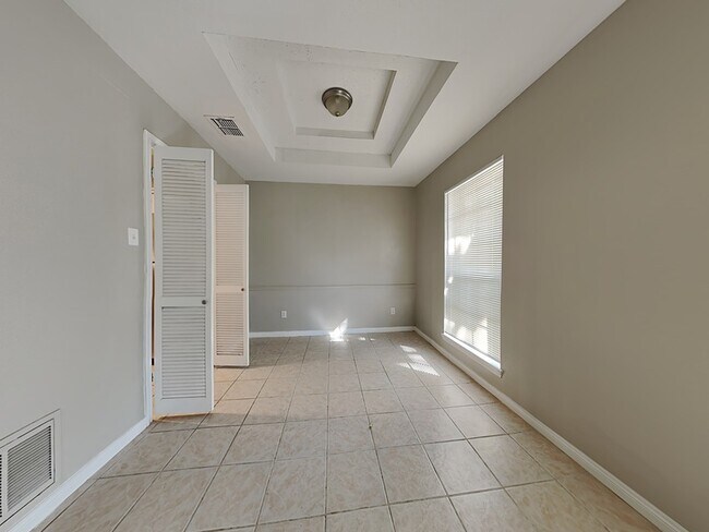 Building Photo - 16362 Brinkwood Dr