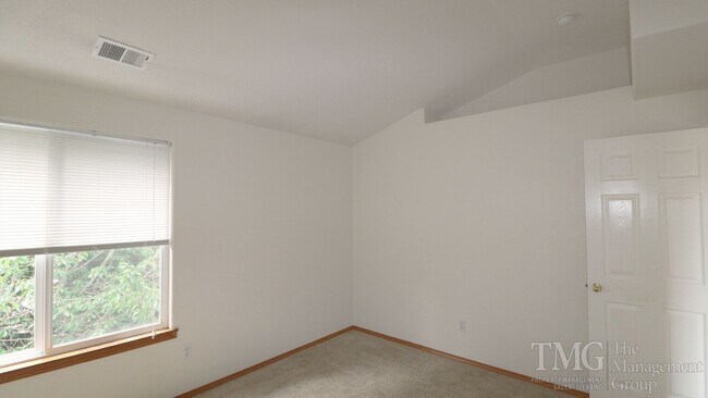 Building Photo - Beautiful 4-Bedroom Home with Custom Finishes & Thoughtful Layout