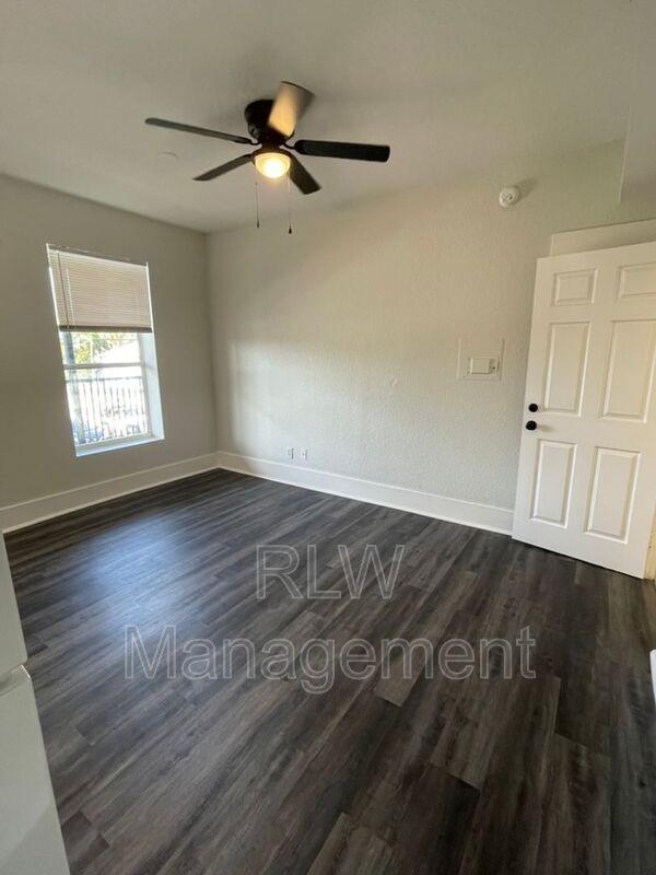 Building Photo - 11 N Central Ave