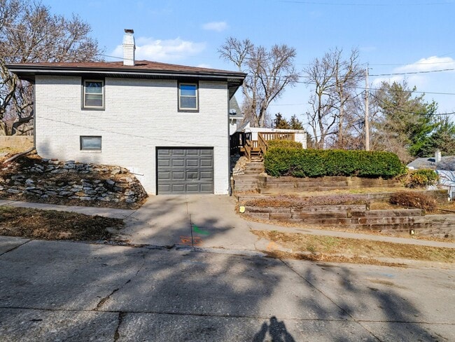 Building Photo - 1427 S 52nd St