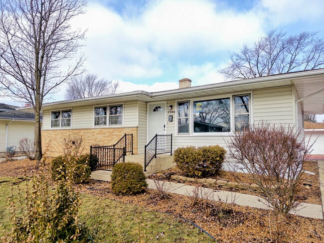 Primary Photo - 2946 189th Pl