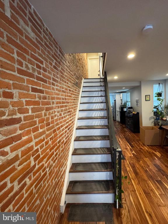 Building Photo - 616 Gerritt St