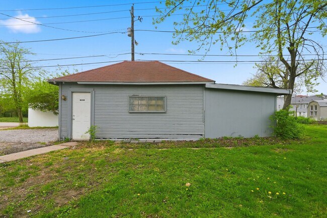 Building Photo - Charming 3BR with Garage & Updates