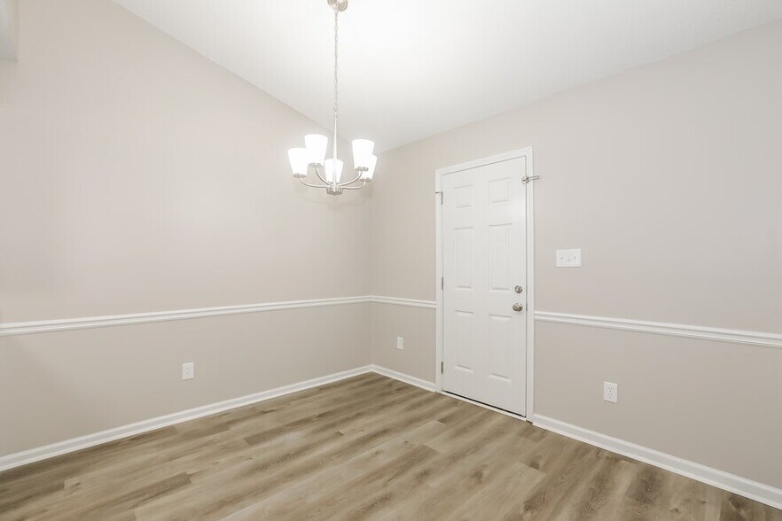 Building Photo - 505 Sarah's Ln