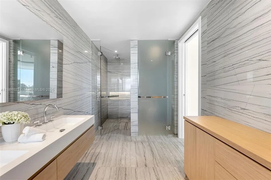 Building Photo - 8701 Collins Ave