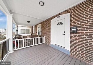 Building Photo - 504 W 26th St