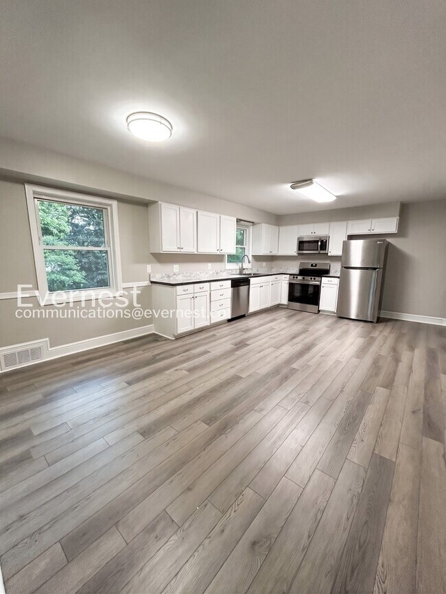 Building Photo - 112 Tabor St