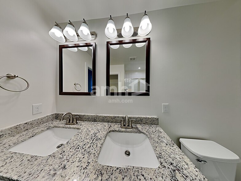 Building Photo - 136 Thames Valley Dr