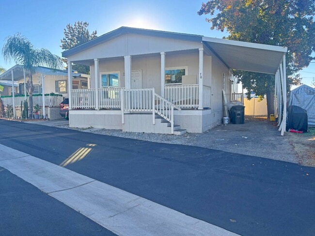 Building Photo - 220 S Elk St