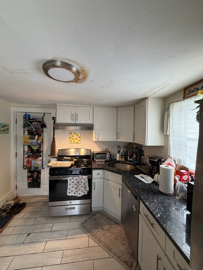 Building Photo - 66 Pleasant St