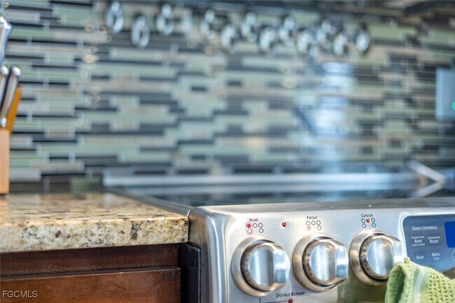 Building Photo - 4516 SW 21st Pl