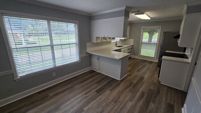Building Photo - 405 Brentwood Dr