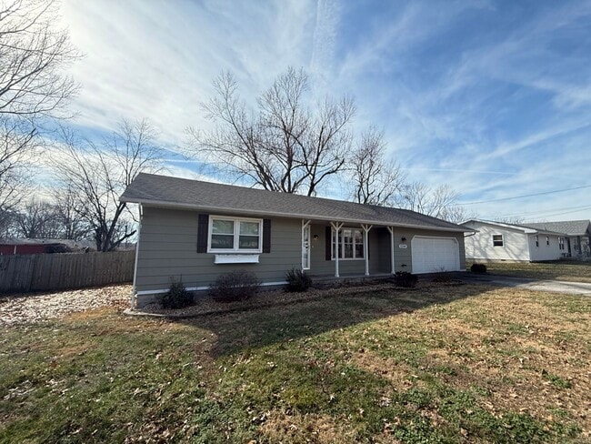 Building Photo - 3 Bed 1 Bath Ozark, MO