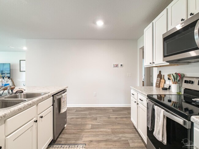 Building Photo - 10505 Queens Gate Cir