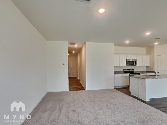 Building Photo - 1128 Centerview Dr