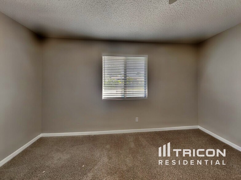 Building Photo - 3413 Yule Tree Dr