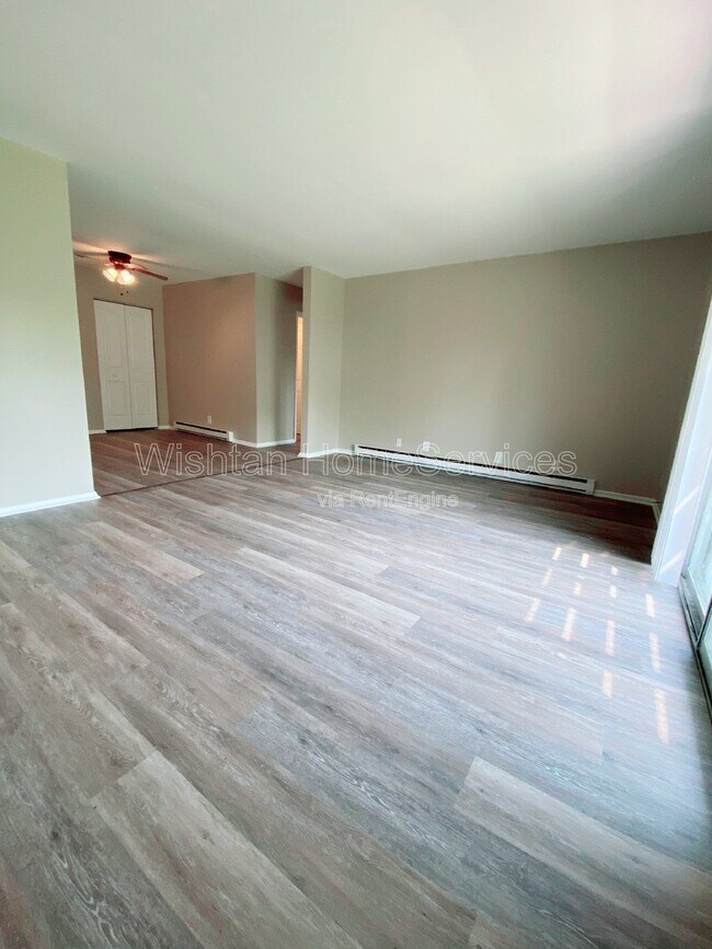 Building Photo - 204 Charleston Blvd